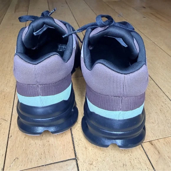 On Cloud runner Low Black/Grape W Size 7 - Picture 7 of 7